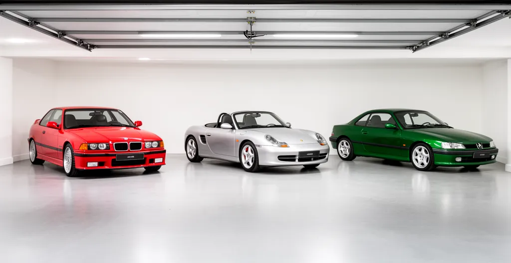 Garage présentant des youngtimers des années 90, voitures de collection potentielles en Belgique